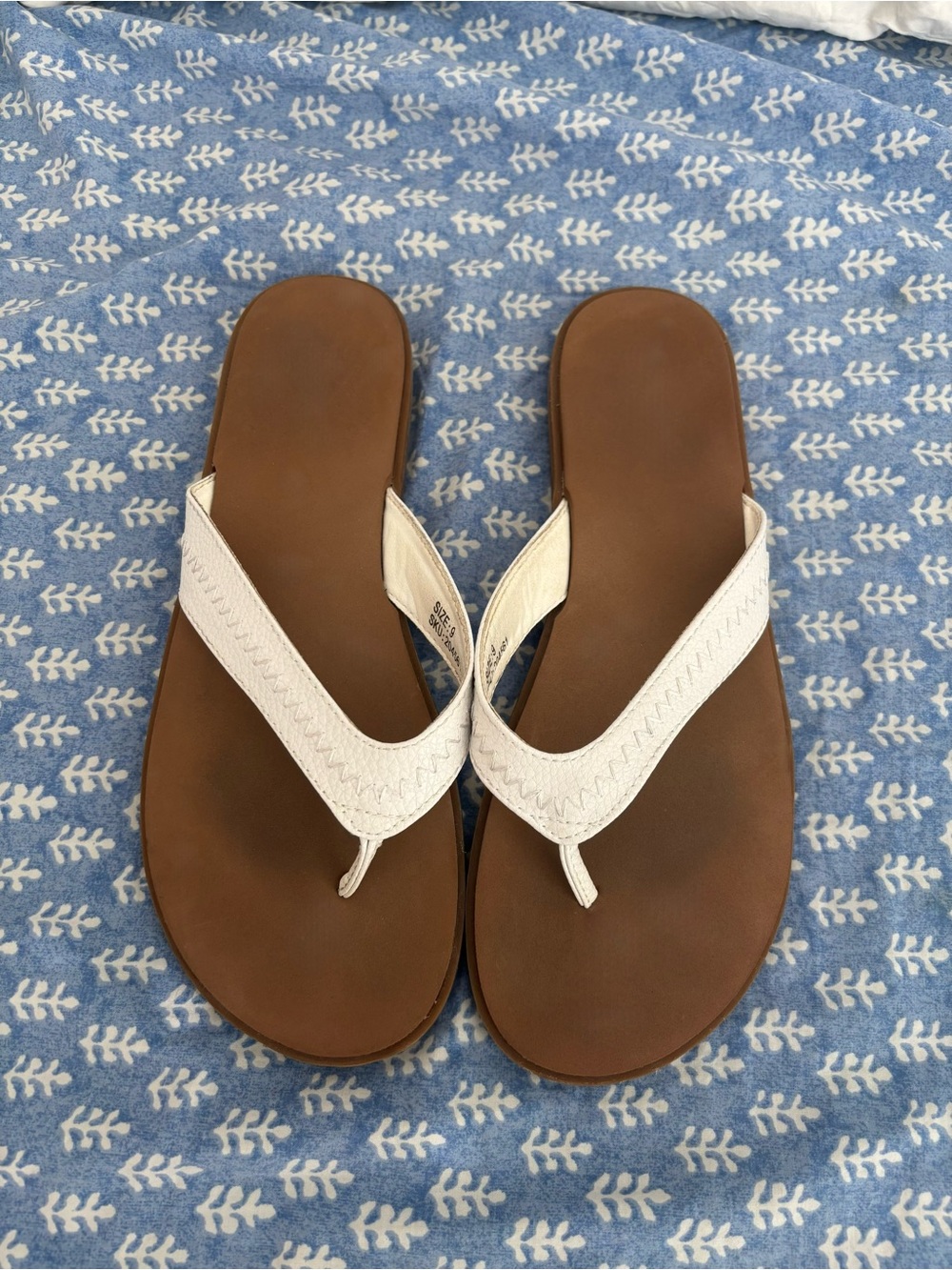 White Leather Strap Women's Flip Flop Sandals